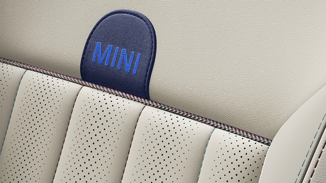 Aufnahme der Sitze Vescin in Beige im MINI Countryman Favoured Trim