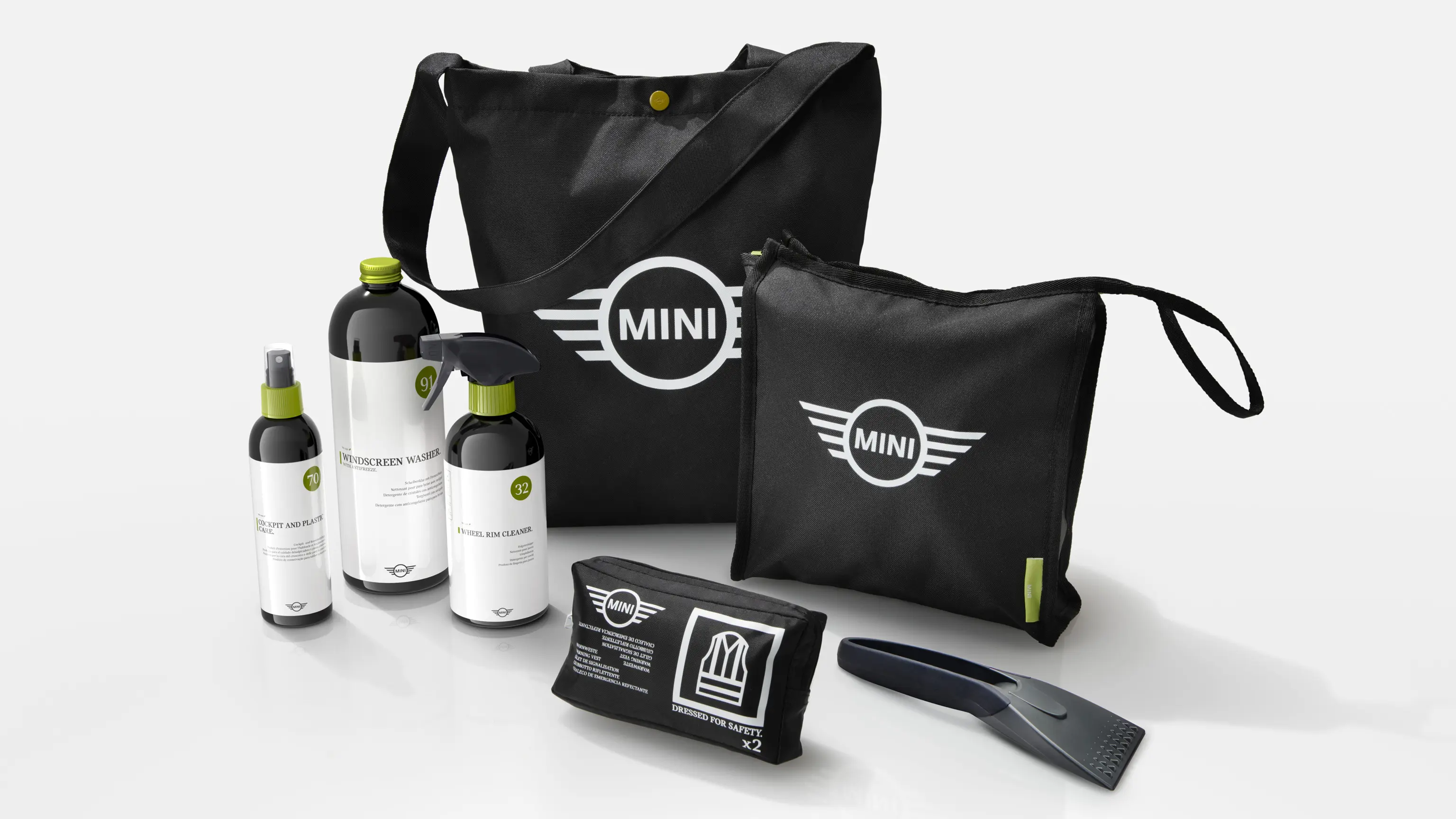 MINI Produkte für Reinigung und Pflege mit Autoshampoo, Felgenreiniger, Scheibenreiniger, Eiskratzer und robusten MINI Taschen