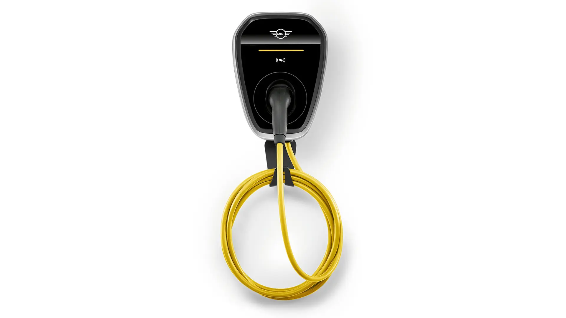 An einer Wand montierte MINI Wallbox Plus für das Laden zu Hause mit bis zu 22 kW.