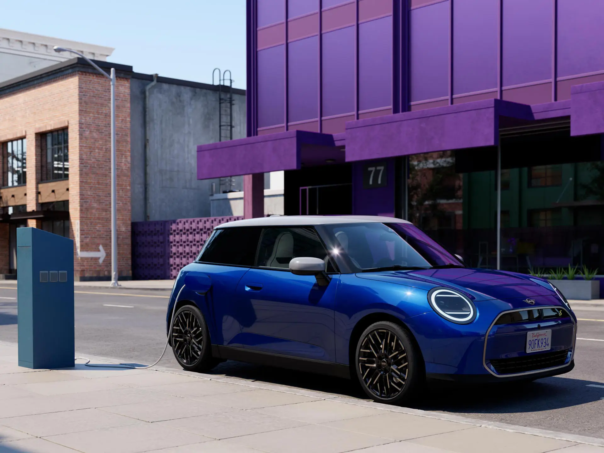 MINI Cooper an der Ladestation.