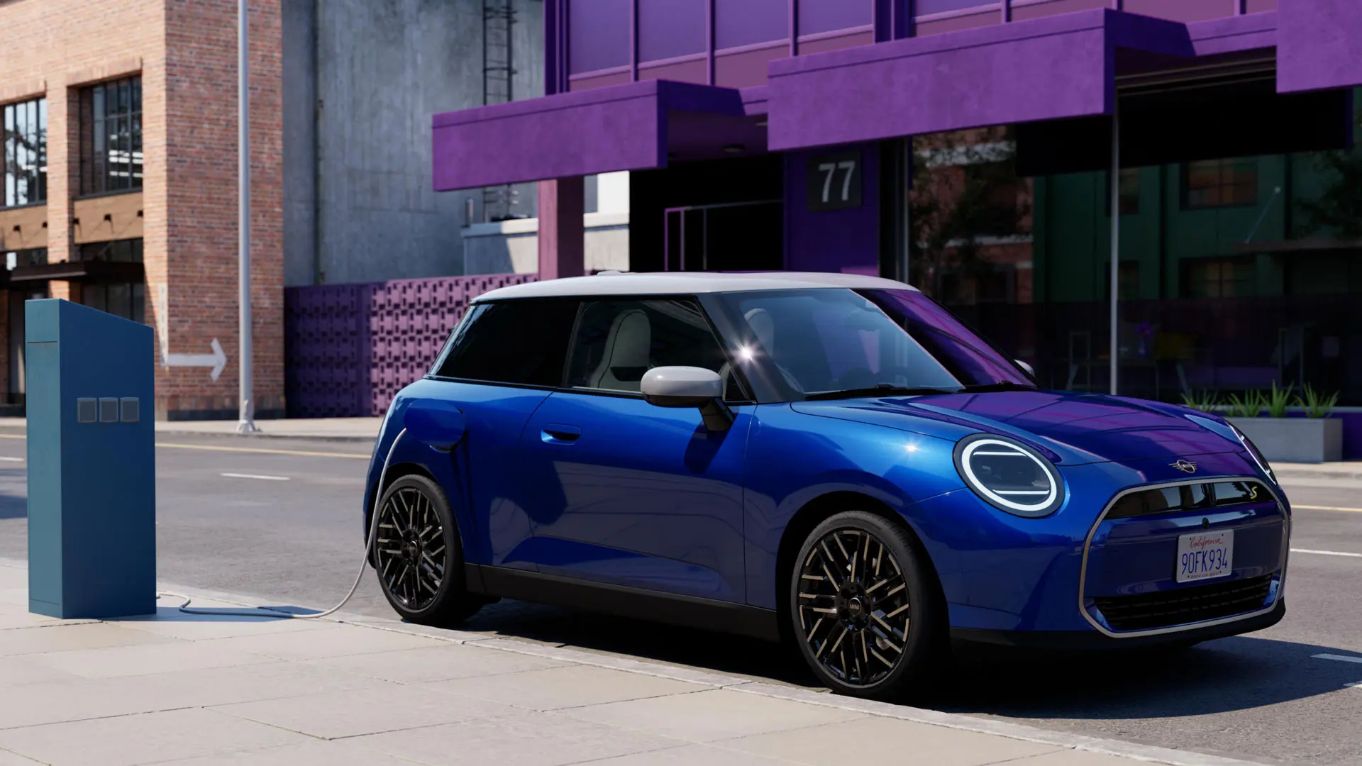 MINI Cooper an der Ladestation.