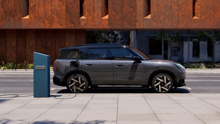 MINI Electromobility - Countryman Seitensicht