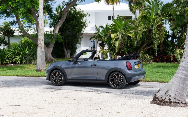 Die Geschichte des MINI Cabrio: Ein Klassiker mit Stil