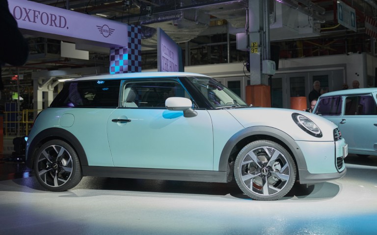 Neuer MINI Cooper 3-Türer British Racing Green Produktion