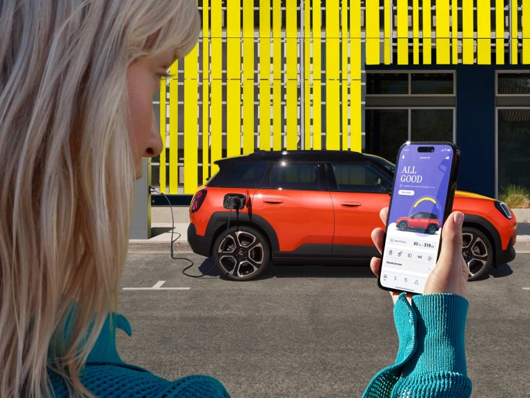 Der vollelektrische MINI Aceman – Laden – Funktionen der MINI App