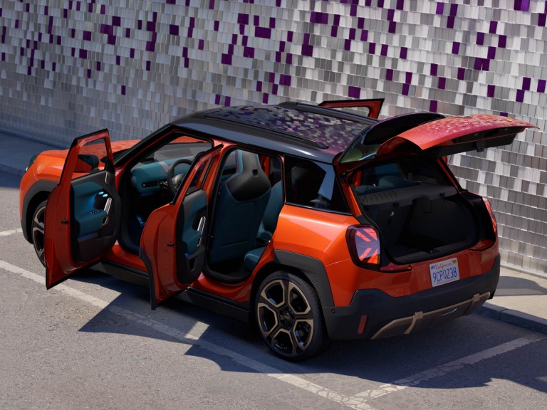 Der vollelektrische MINI Aceman – Platz und Vielseitigkeit – Isofix