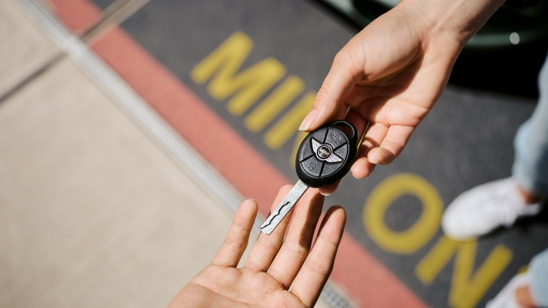 MINI Pannen- und Unfallhilfe - Weiterfahrt mit dem Taxi